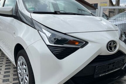 Toyota Aygo (X) 66.831 km 7.990 € Bannewitz 01728