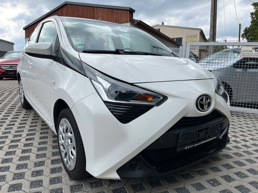 Toyota Aygo (X) 66.831 km 7.990 € Bannewitz 01728