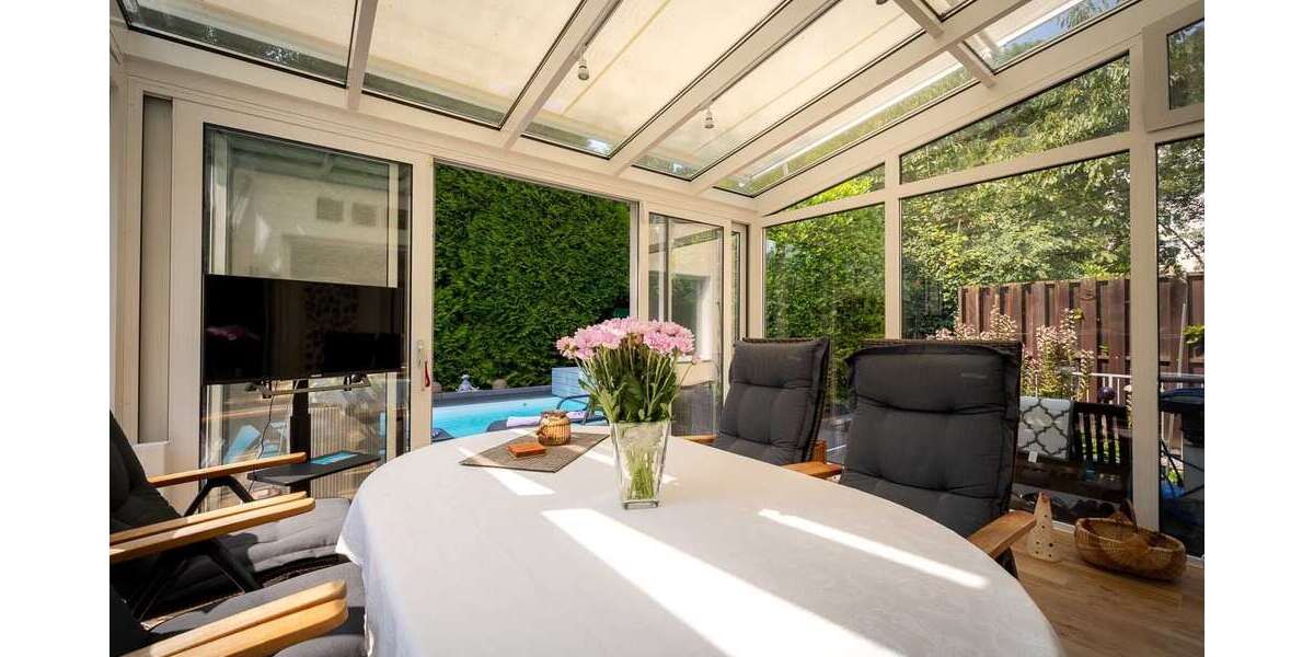 Modernisiertes Haus mit Pool & Garten in Frankfurt 4.5 zimmer