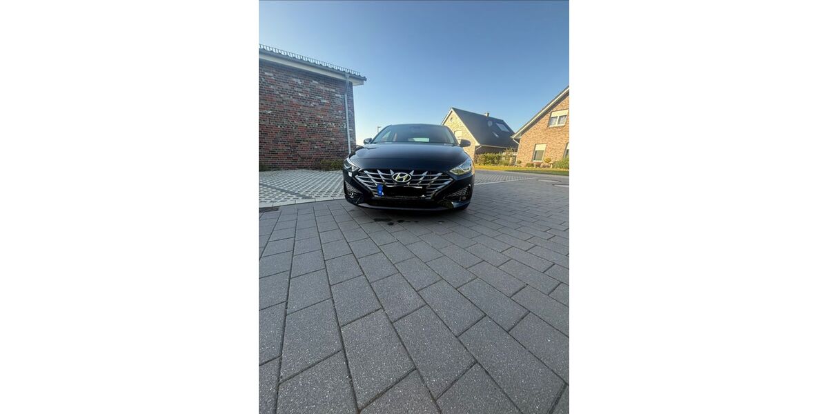 Hyundai i30 23.500 km 22.000 &euro; Westoverledingen 26810