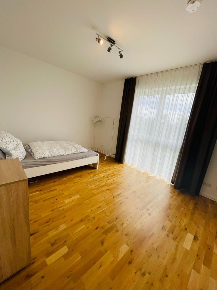 Helle 3-Zimmer Dachgeschosswohnung mit 2 Balkonen und 2 Tiefgaragenstellplätzen in Abensberg! zimmer