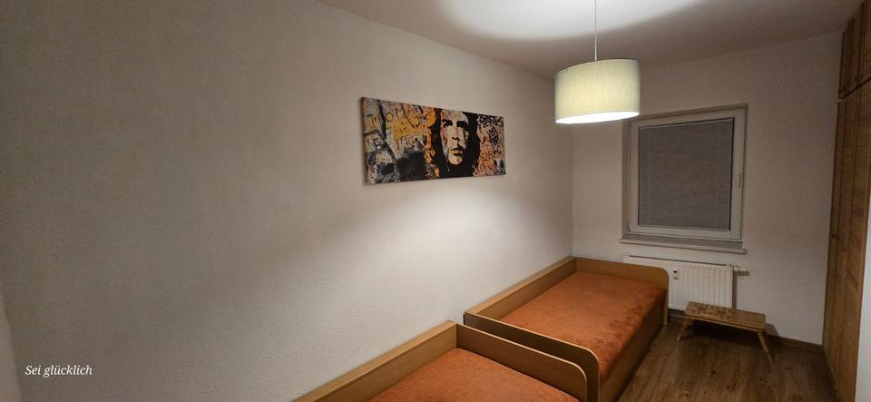 Tagesweise Vermietung: Wohnung mit Terrasse, Küche, Parkplatz – 5 3 zimmer