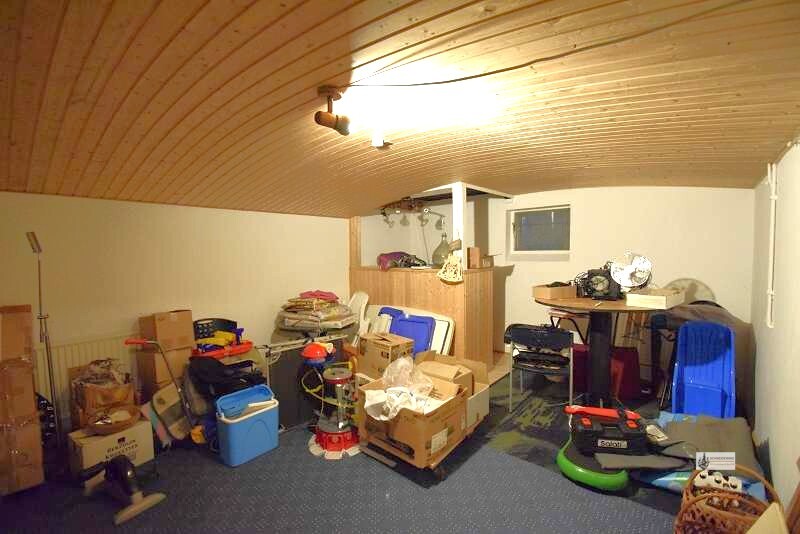 Komplettes EFH für 2 - 4 Personen + Garten + überdachte Terrasse + EBK + Garage + Partykeller 4 zimmer