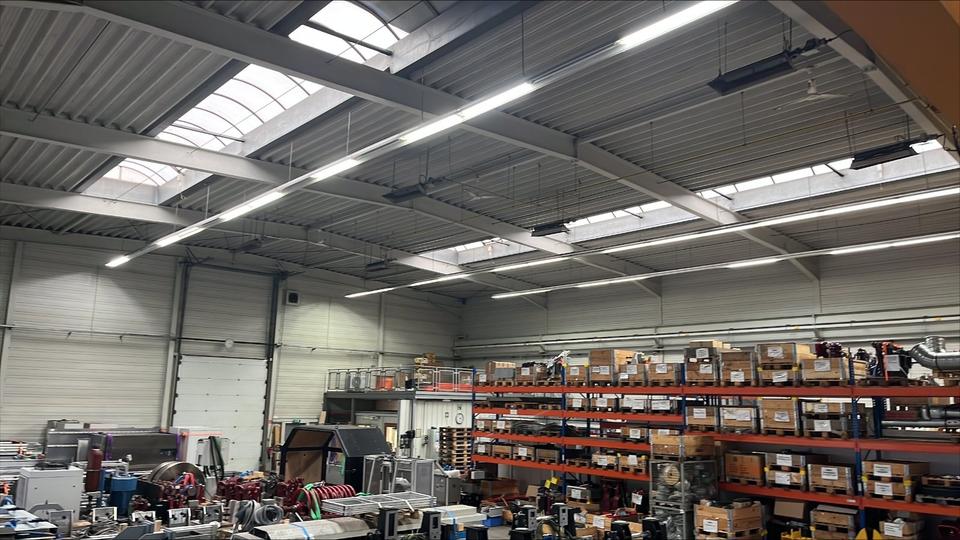 Lager- Produktionshalle 750m² mit 10 t Kran & Büroflächen zimmer