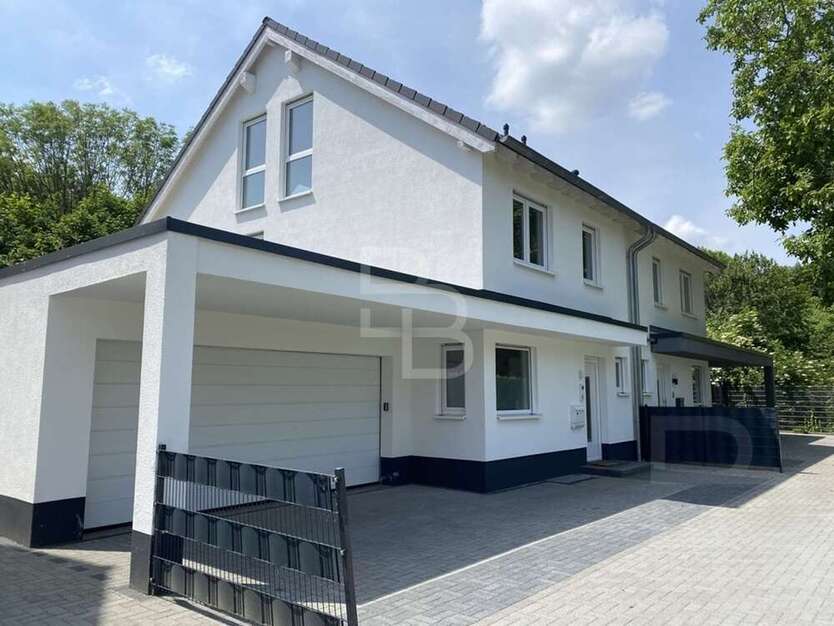 Haus zum Mieten in Niederkassel 2.100 € 145 m²
