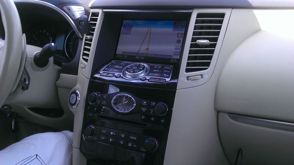 INFINITI FX 222.000 km 11.350 &euro; Eschborn 65760