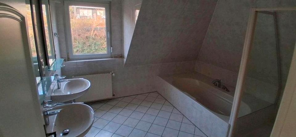 Einfamilienhaus Sundern (Sauerland) - 8 Zimmer, 270 m&sup2;, 1.850&euro; | Angebot:25821150