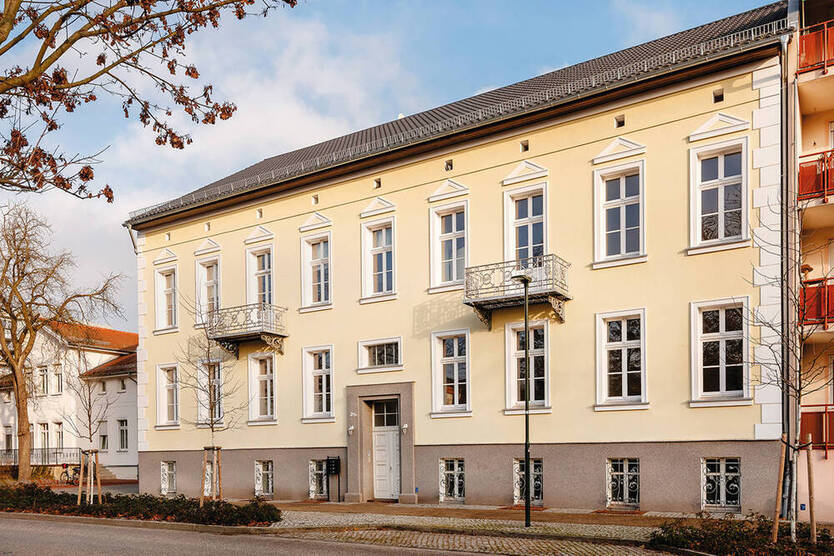 Aufgeteiltes Wohn-und Geschäftshaus in zentraler Lage