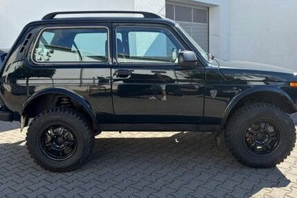 Lada Niva 5.900 km 17.999 &euro; Coburg 96450