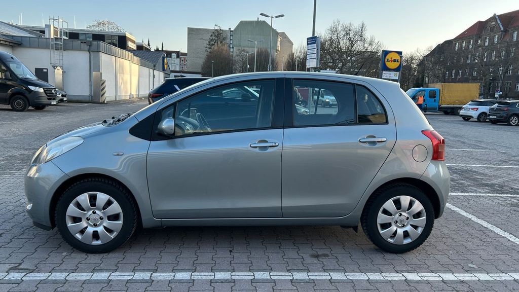 Toyota Yaris 113.000 km 3.200 &euro; Berlin 14050
