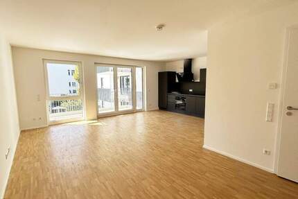 Viel Platz + moderner Neubaukomfort mit zwei Balkonen: Helle, große Zimmer, Einbauküche 2 zimmer