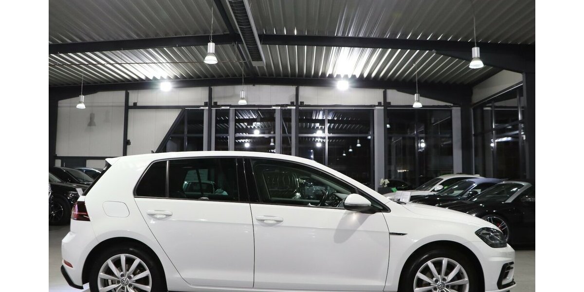 VW Golf VII 1.5 TSI HIGHLINE R-LINE SPORT BLACK LED 192.000 km 11.777 &euro; Hamm 59077