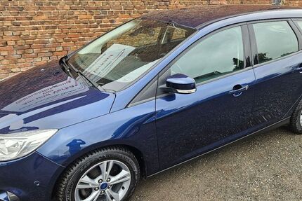 Ford Focus 151.760 km 4.990 € Spenge 32139