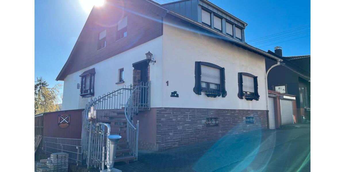 Einfamilienhaus Quierschied - 8 Zimmer, 180 m&sup2;, 240.000&euro; | Angebot:25273287