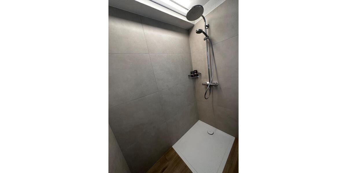 Voll möblierte 1-Zimmer-Wohnung (38 m²) mit Balkon & Stellplatz 1 zimmer