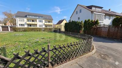 ATTRAKTIV TEILERSCHLOSSEN MIT 3 GARAGEN - Grundstück Korntal-Münchingen Münchingen | Angebot:26753774