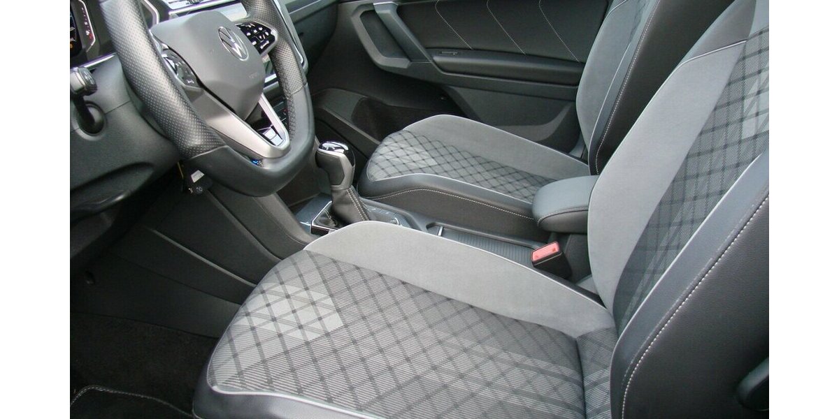 VW Tiguan 2.0TDi R-Line 4M BlackStyle ACC IQ LIGHT 41.763 km 33.980 &euro; Falkensee 14612