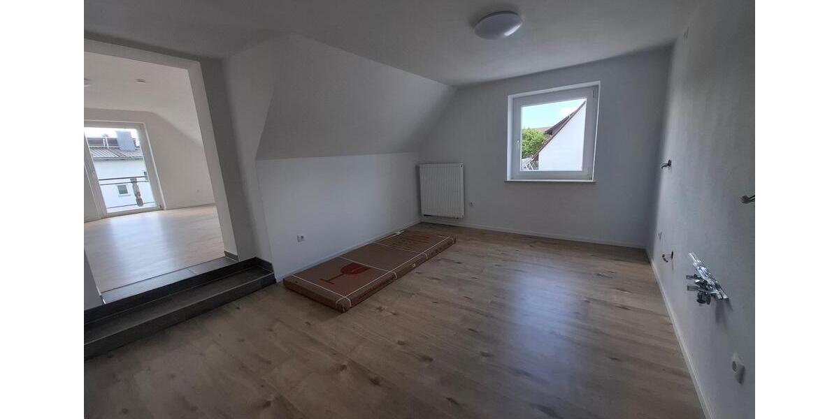 Dachgeschoßwohnung Geisenhausen - 4 Zimmer, 91 m&sup2;, 990&euro; | Angebot:26636176