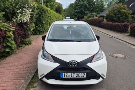 Toyota Aygo (X) 33.503 km 9.000 &euro; Glückstadt 25348