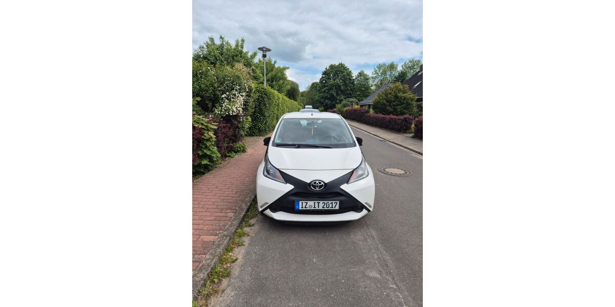 Toyota Aygo (X) 33.503 km 9.000 &euro; Glückstadt 25348