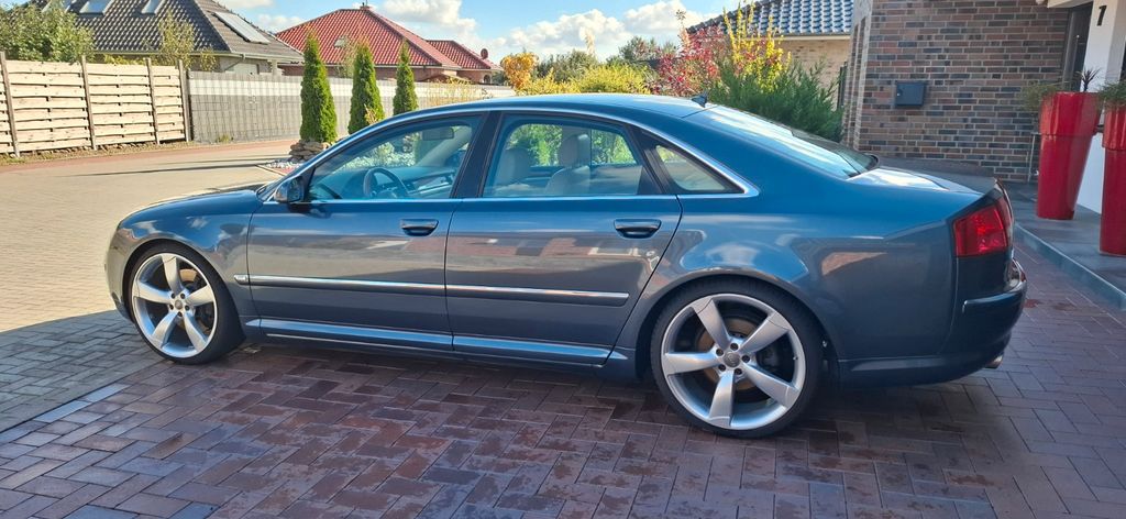 Audi A8 208.000 km 7.900 &euro; Löningen 49624