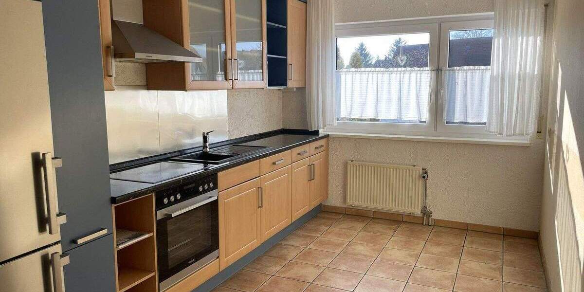 Große 5-Zimmer-DG-Wohnung inkl. EBK, Kaminofen u. herausragendem Preis-Leistungsverhältnis 5 zimmer