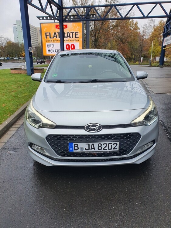 Hyundai i20 78.465 km 8.500 € Berlin 10178