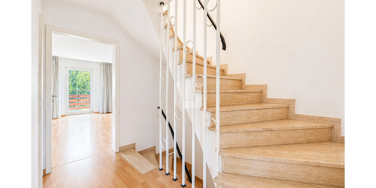 WINDISCH – Renovierungsbedürftiges RMH in Ortsrandlage von Olching – viel Potenzial für Familien! - Reihenmittelhaus Olching | Angebot:26534334