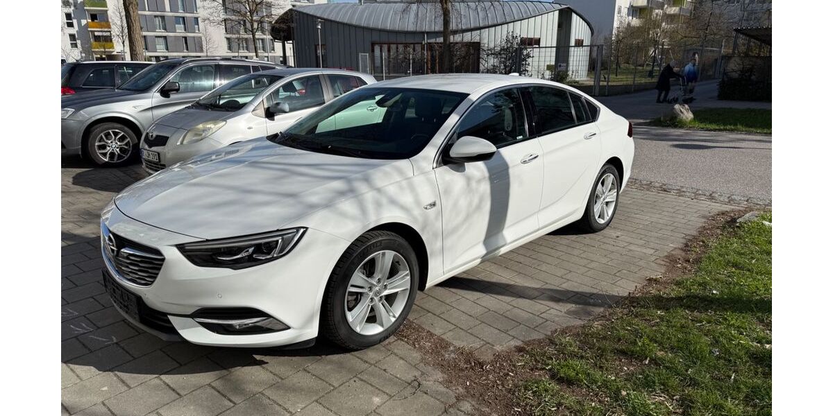 Opel Insignia 131.800 km 9.900 &euro; Regensburg 93055