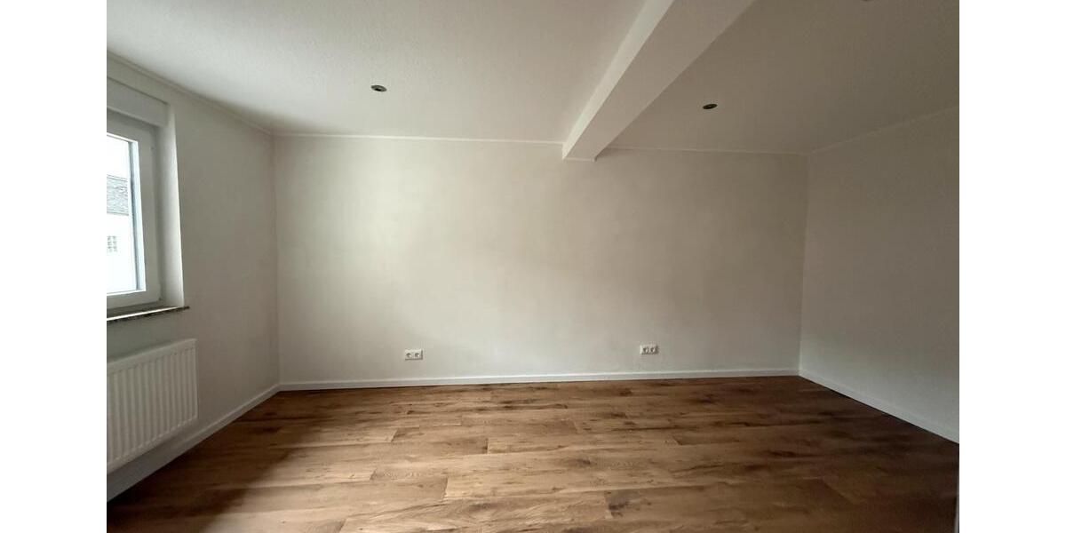 Kernsaniertes Einfamilienhaus zur Miete in Großen-Buseck 4.5 zimmer