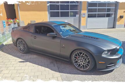 Ford Mustang 128.242 km 23.599 &euro; Röttenbach 91341