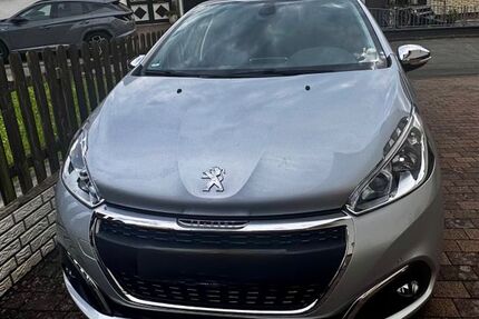 Peugeot 208 82.000 km 8.600 &euro; Hessisch Lichtenau 37235