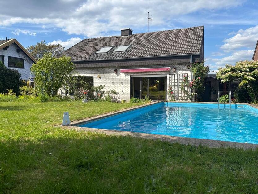 Ein- Zweifamilienhaus + Gewerbeeinheit + Pool - ländliche Lage zimmer