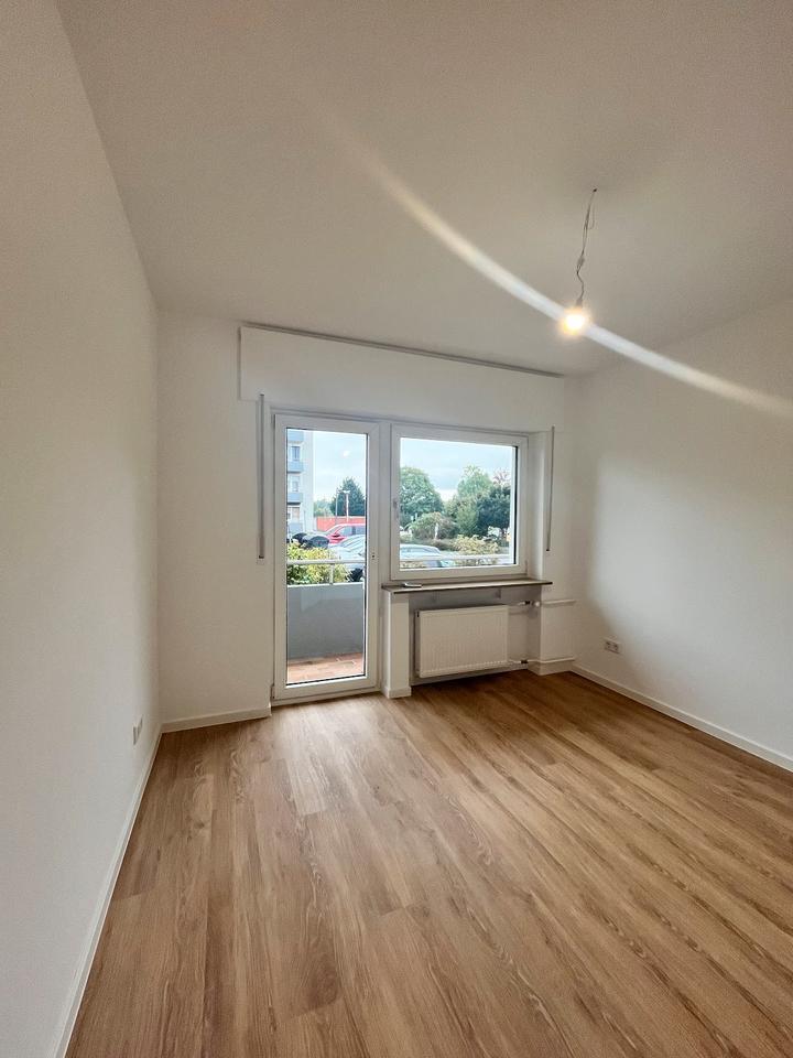 Premium sanierte 3 Zimmer Wohnung im Erdgeschoss mit Einbauküche zimmer