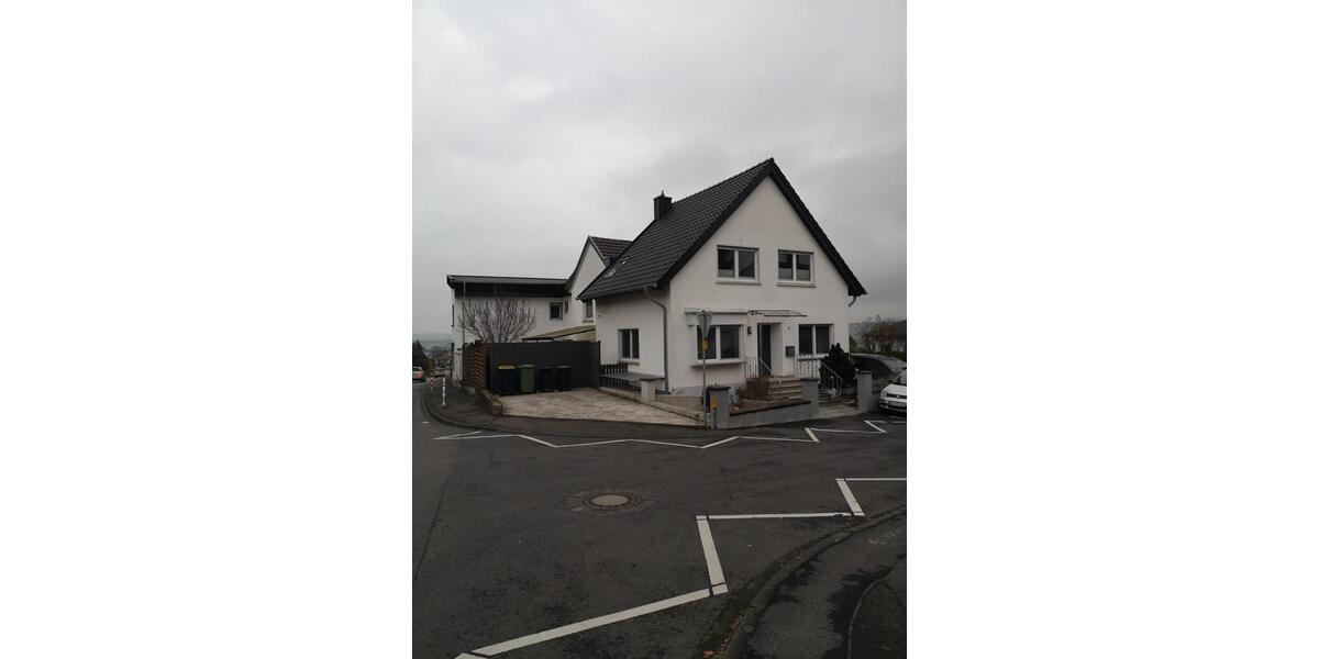 Wunderschön modernisierte 3-Zimmer-Wohnung mit Terrasse & 2 Stell 3 zimmer