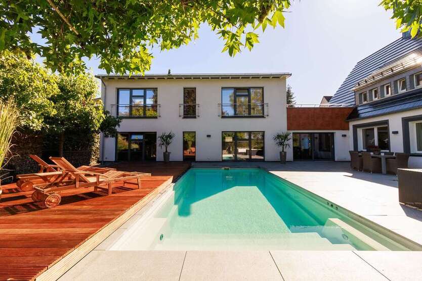 Haus zum Kaufen in Lüdenscheid 1.199.000 € 320 m²