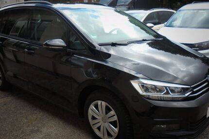 VW Touran 285.000 km 11.900 € Hamburg 22047