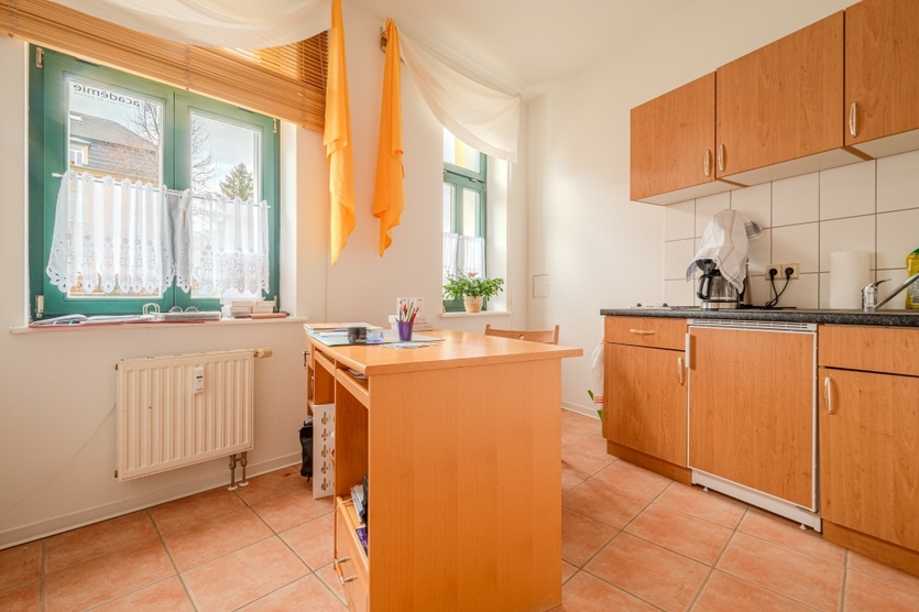 IDEALE FLÄCHE FÜR PRAXIS ODER BÜRO IM HOCHPARTERRE – ZENTRAL GELEGEN – PKW-STELLPLATZ – GROSSES WC 2 zimmer