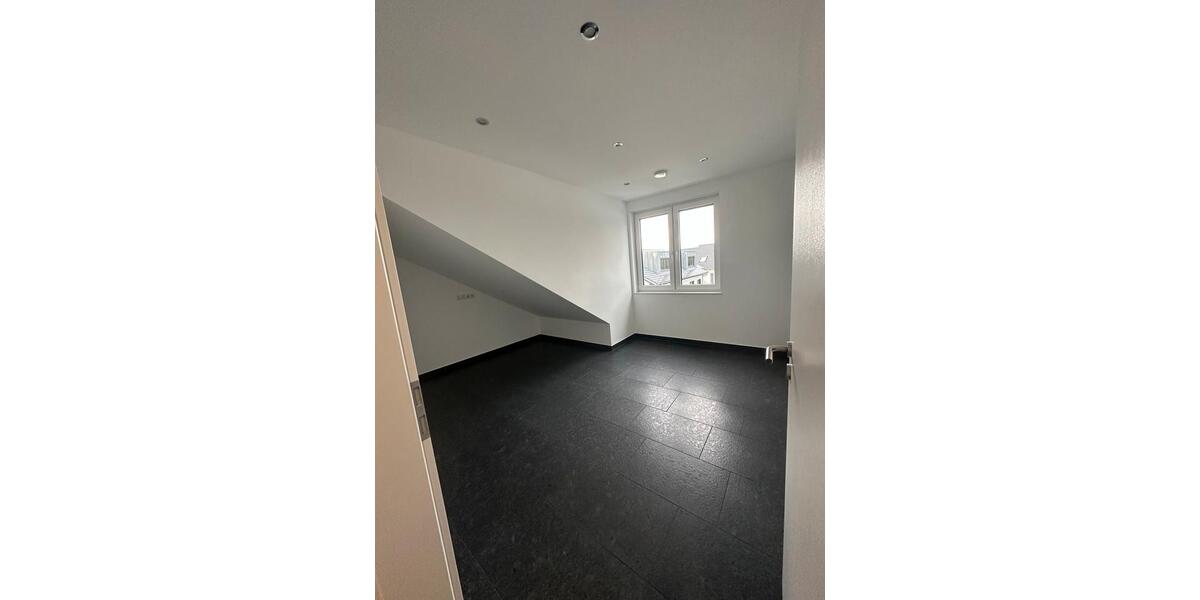 Dachgeschoßwohnung Pfinztal - 3 Zimmer, 80 m&sup2;, 1.000&euro; | Angebot:25980471