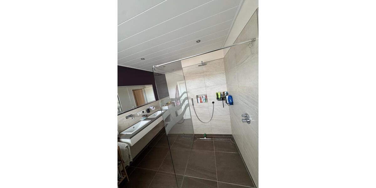 Etagenwohnung Porta Westfalica - 5 Zimmer, 182 m&sup2;, 1.350&euro; | Angebot:26604523