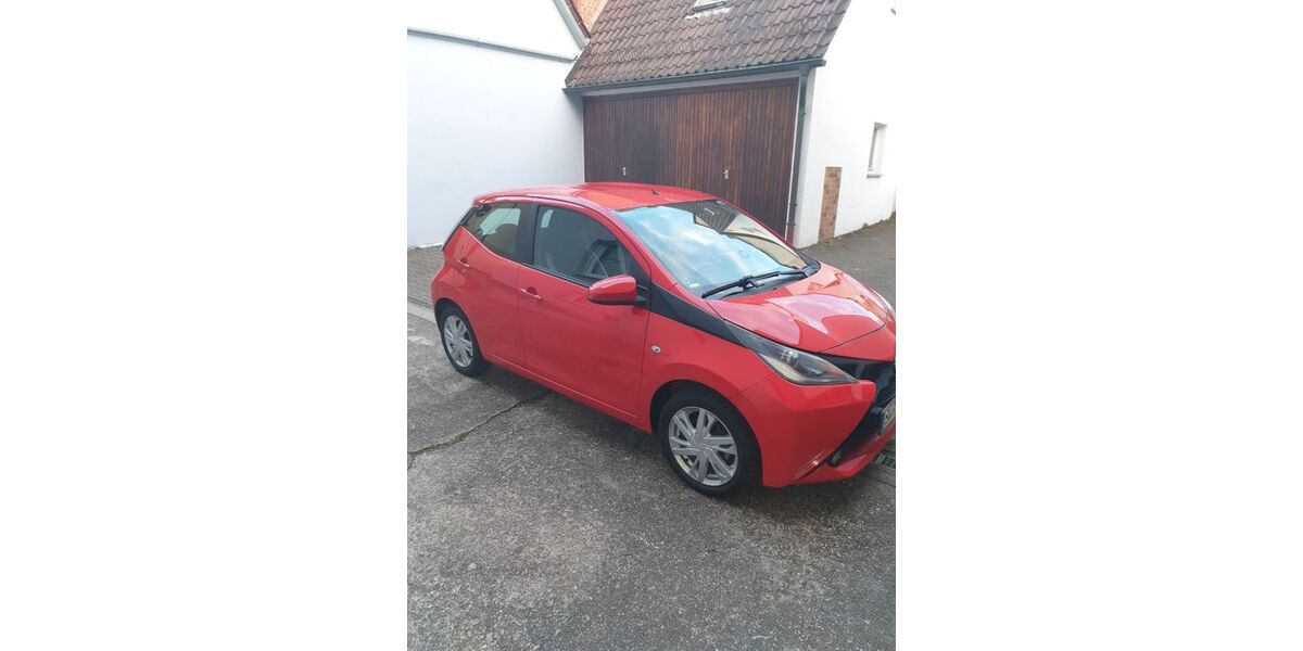 Toyota Aygo (X) 47.466 km 7.250 &euro; Stuttgart 70327