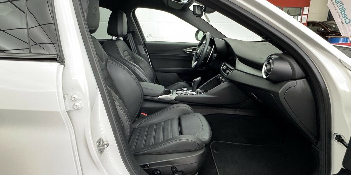 Alfa Romeo Giulia 2.0 Turbo Veloce Q4 Allrad CarPlay 19.700 km 36.450 &euro; Lich 35423