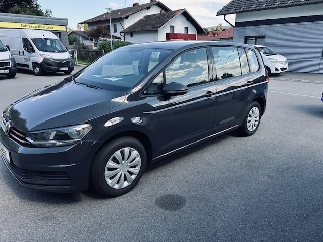 VW Touran 152.064 km 12.599 € Bad Kötzting 93444