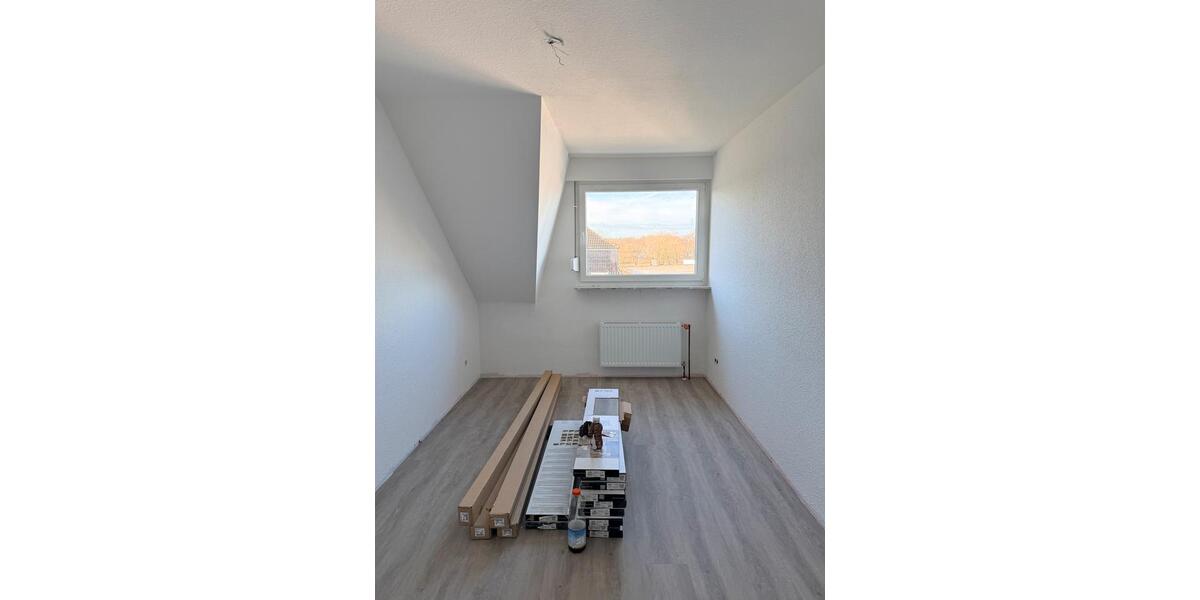 Dachgeschoßwohnung Düren Mariaweiler-Hoven - 3 Zimmer, 82 m&sup2;, 740&euro; | Angebot:24830764