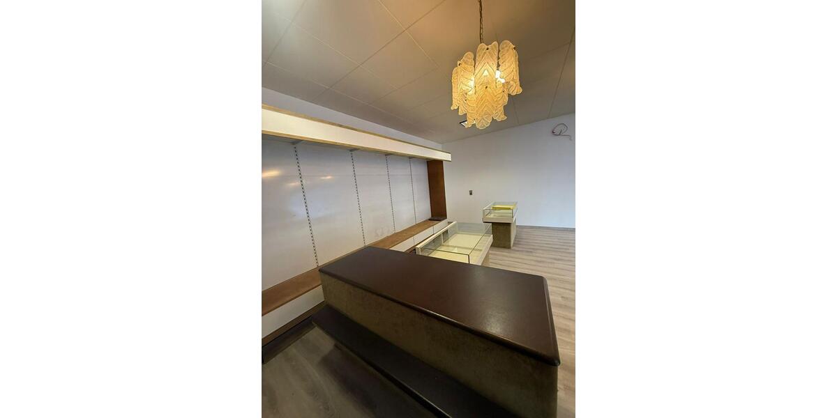 Ladenfläche, 90m², in zentraler Lage – vielseitig nutzbar zimmer