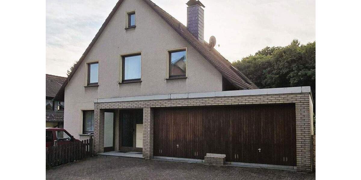 Provisionsfrei: Teilvermietetes Dreifamilienhaus mit direkter Waldlage 9 zimmer