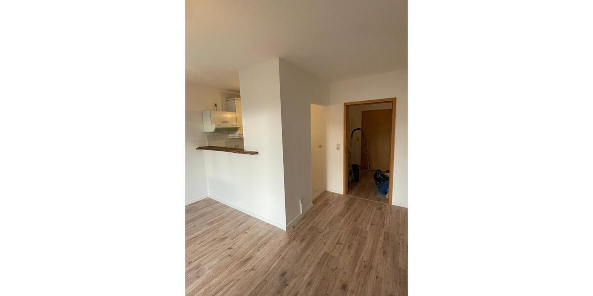 Helle 1-Zimmer Single-Wohnung mit Balkon, EBK und Stellplatz 1 zimmer