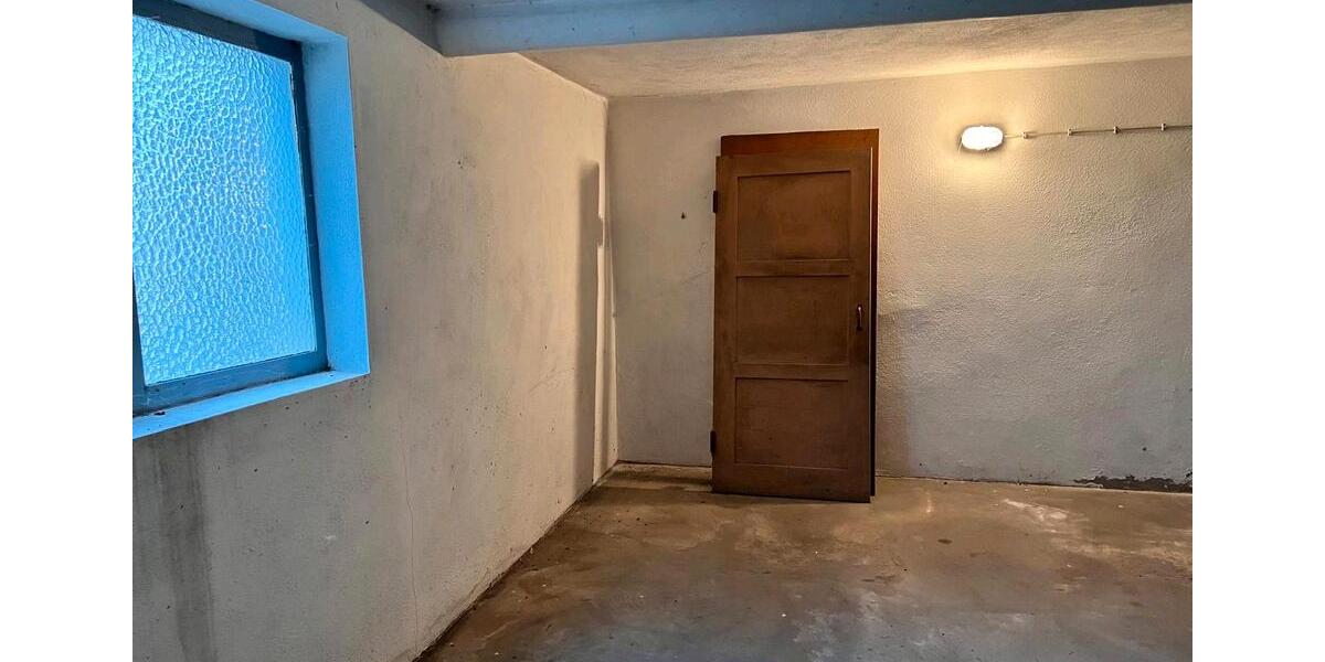 Einfamilienhaus Hagenbüchach - 9 Zimmer, 140 m&sup2;, 950&euro; | Angebot:26048197