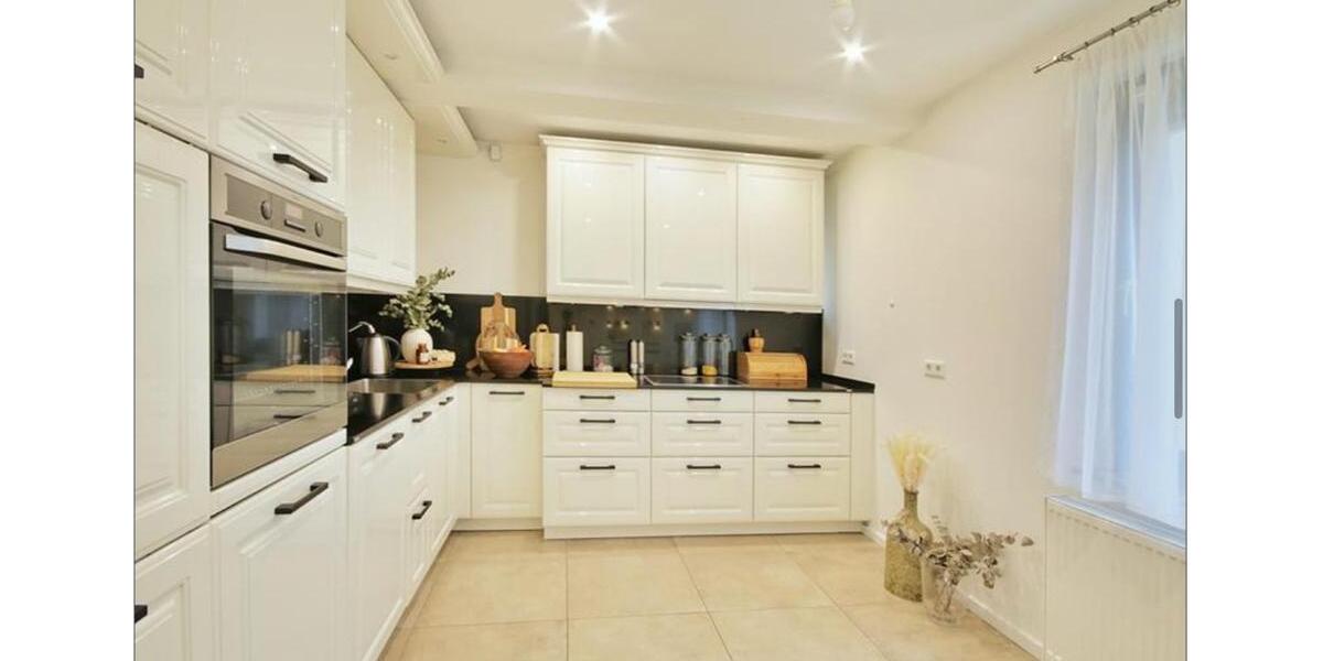 Einfamilienhaus Kornwestheim - 8.5 Zimmer, 204 m&sup2;, 3.900&euro; | Angebot:23257685