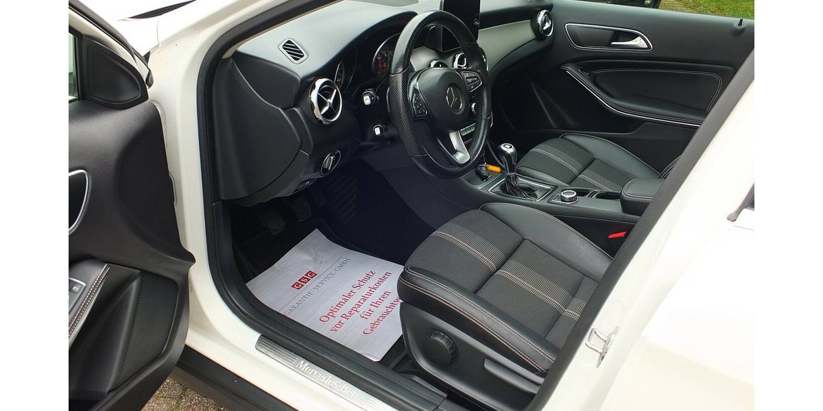 Mercedes-Benz GLA 180 PANORAMADACH LED NAVI AHK 18 Zoll LMF PTS 61.968 km 18.908 &euro; Köln 50858
